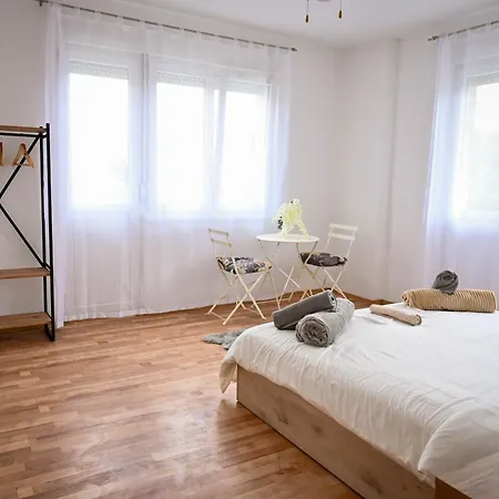 The Five Balconies - Centar Апартаменты Скопье