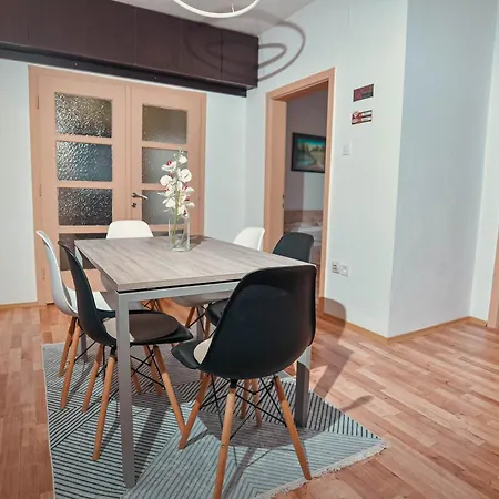 The Five Balconies - Centar Апартаменты Скопье